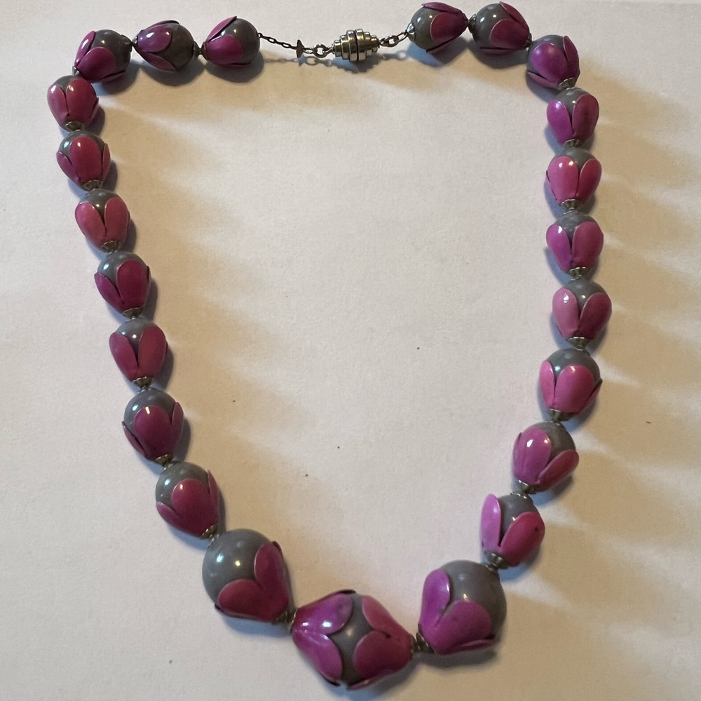 1960s flower power metal necklace